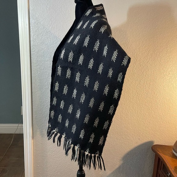 Prima Maglia Women's Pure Virgin Wool Hand Loomed Knit Fringed Scarf - Picture 3 of 8